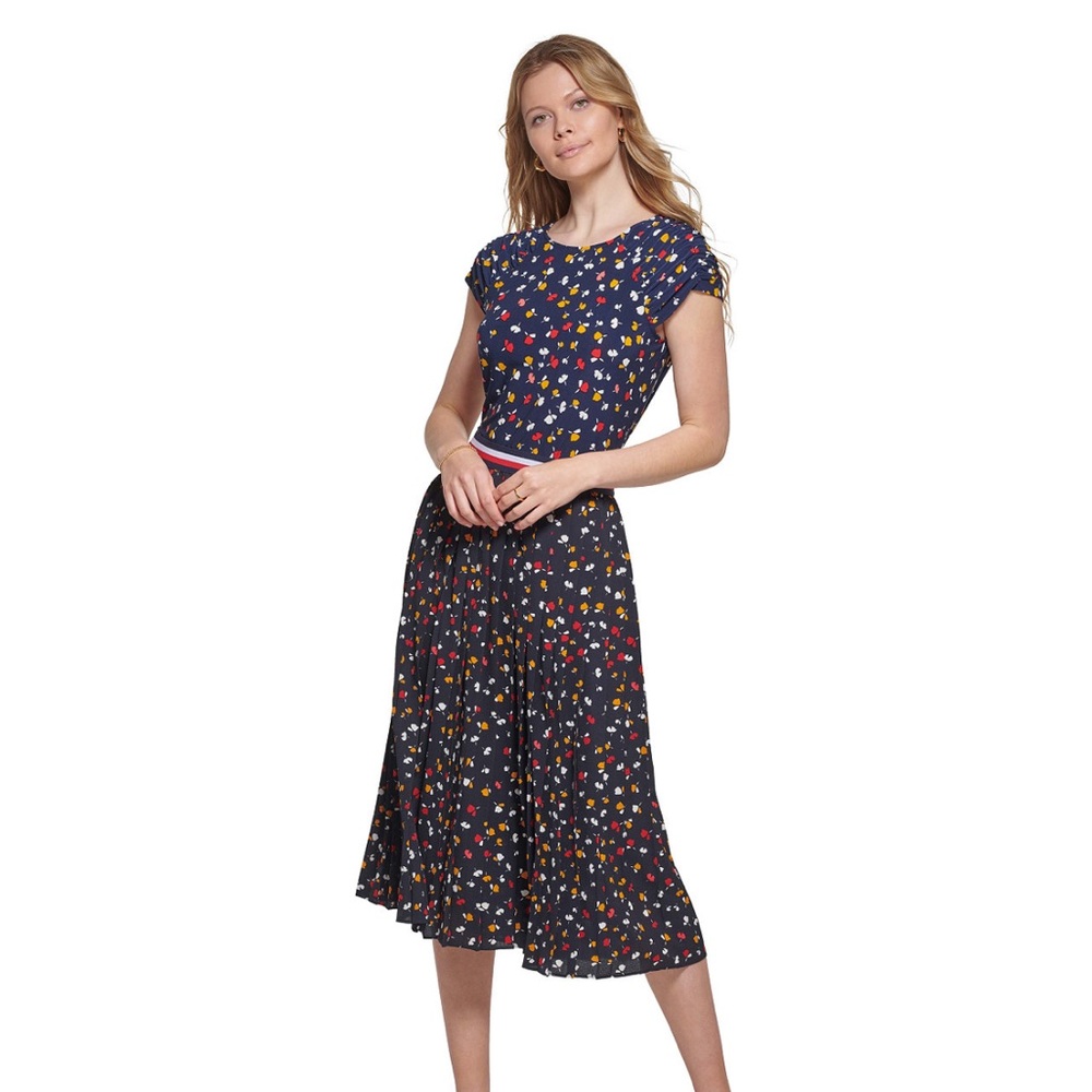 NWT Tommy Hilfiger Floral Pleated Skirt. Size 2